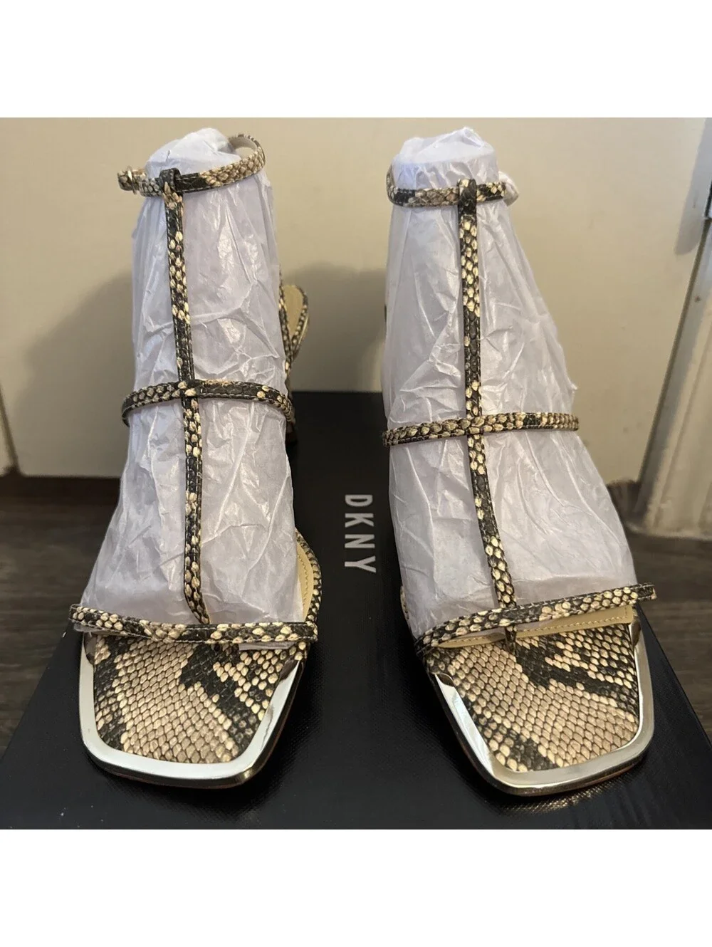 DKNY Landon High Sandal Black White Phython Embossed Strappy Stiletto Heel Sz 10